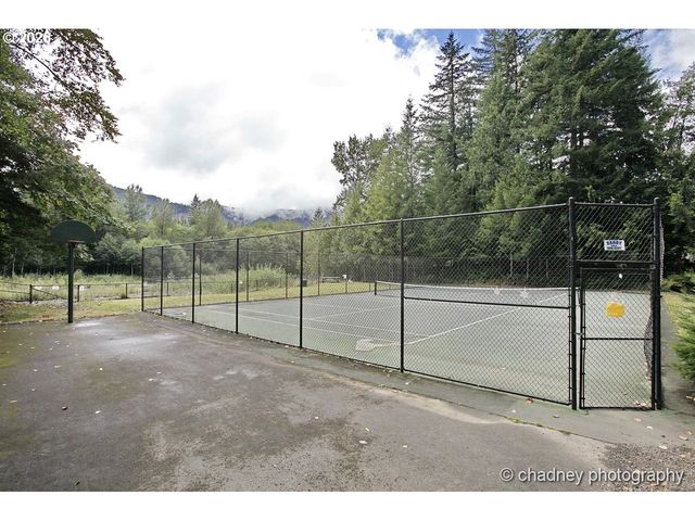 21112 E MOUNTAIN CREEK Cir, Rhododendron, OR 97049