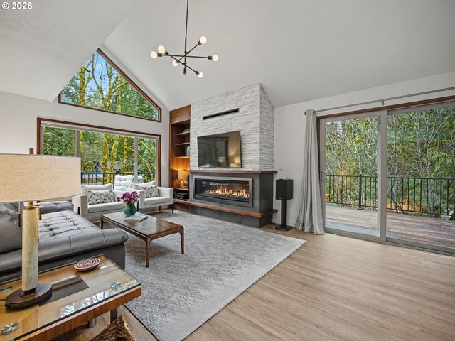 21112 E MOUNTAIN CREEK Cir, Rhododendron, OR 97049