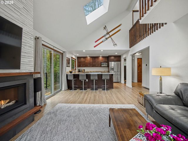 21112 E MOUNTAIN CREEK Cir, Rhododendron, OR 97049
