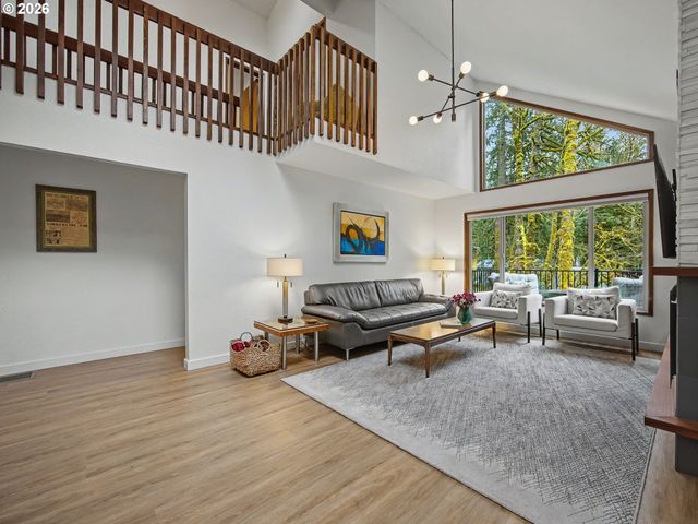 21112 E MOUNTAIN CREEK Cir, Rhododendron, OR 97049