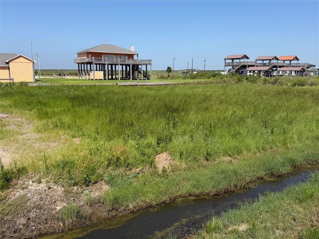 1333 Mabry Street, Gilchrist, TX 77617