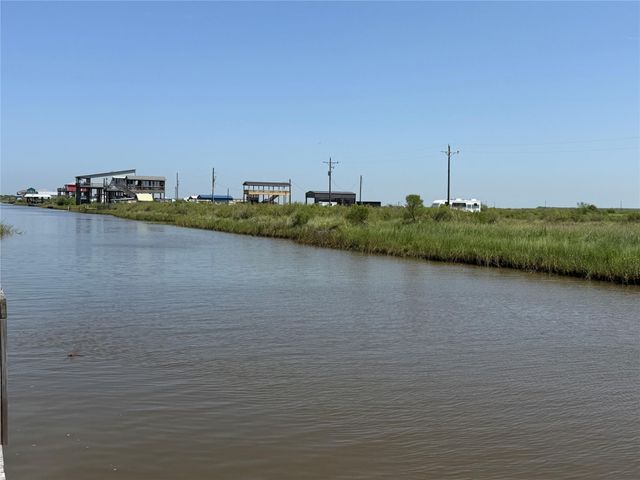 1333 Mabry Street, Gilchrist, TX 77617