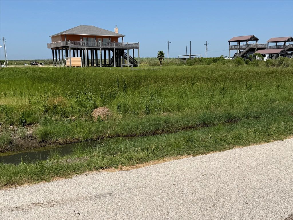 1333 Mabry Street, Gilchrist, TX 77617
