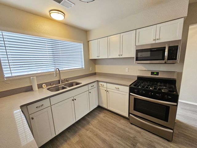 571 Star Villa Circle SE, Rio Rancho, NM 87124