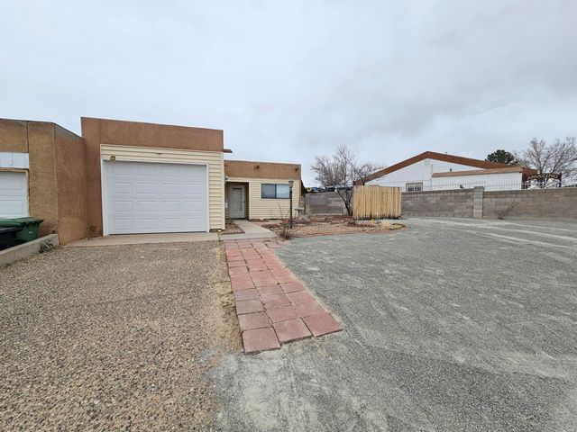 571 Star Villa Circle SE, Rio Rancho, NM 87124