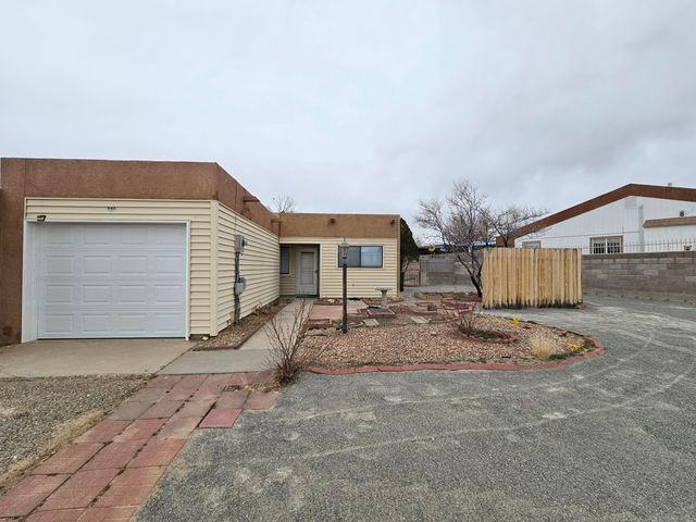 571 Star Villa Circle SE, Rio Rancho, NM 87124