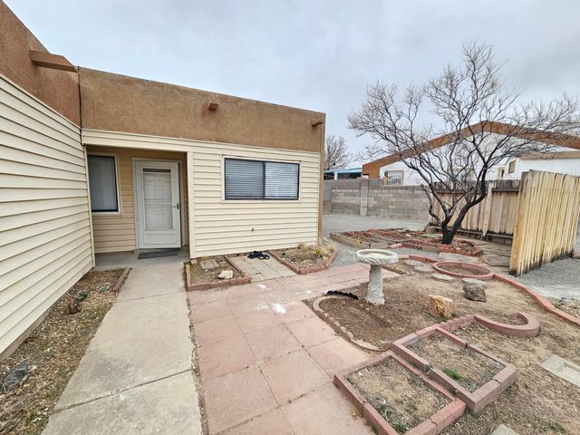571 Star Villa Circle SE, Rio Rancho, NM 87124