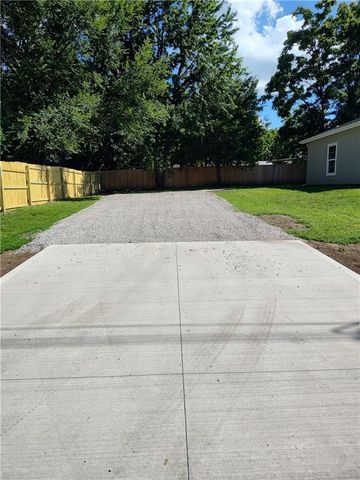 307 N Camden Street, Richmond, MO 64085
