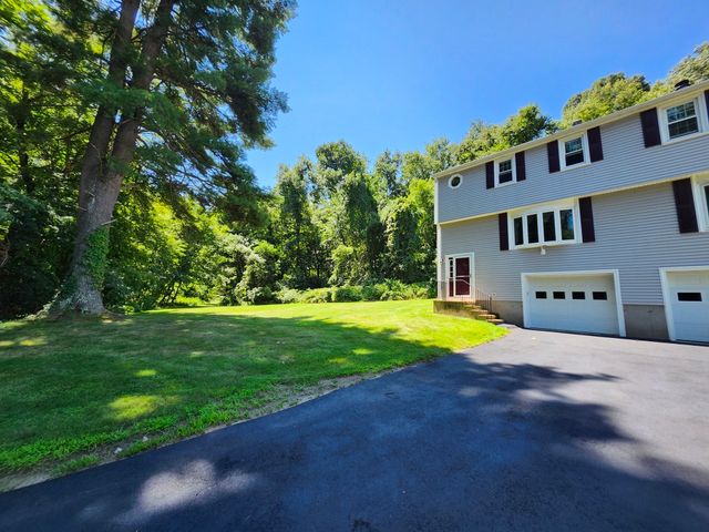 10 Concord Rd 10, Millbury, MA 01527