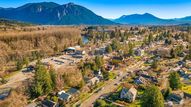 7950 Maple Avenue SE, Snoqualmie, WA 98065