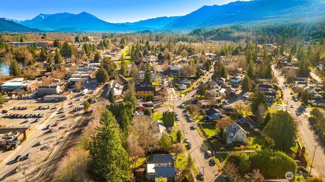 7950 Maple Avenue SE, Snoqualmie, WA 98065