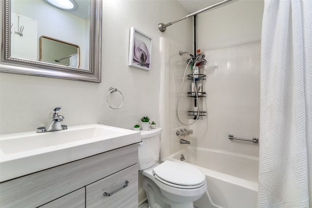 2001 Embassy Way, Carrollton, TX 75006