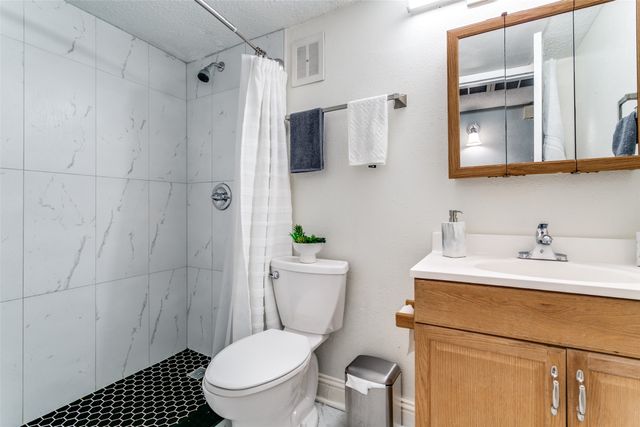 2001 Embassy Way, Carrollton, TX 75006