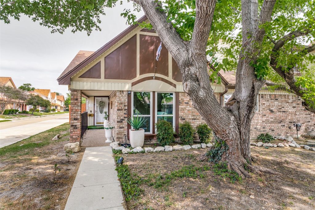 2001 Embassy Way, Carrollton, TX 75006