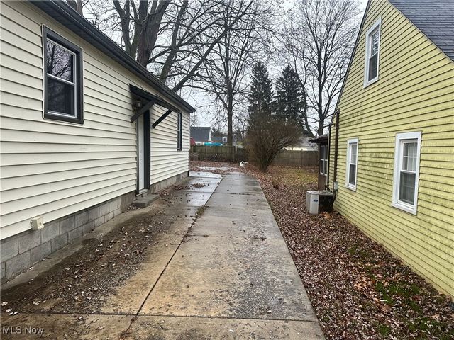 1513 Wakefield Avenue, Youngstown, OH 44514