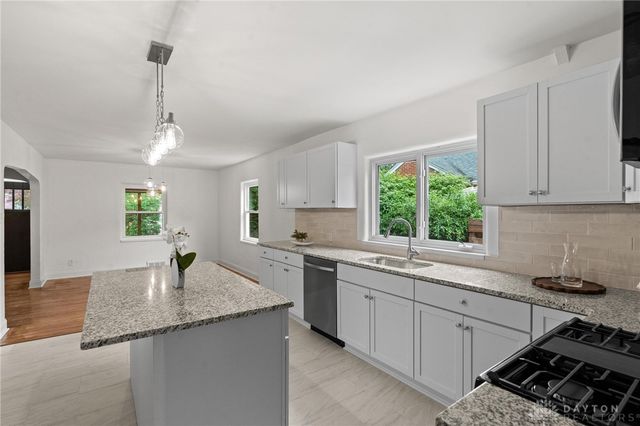 407 Dellwood Avenue, Oakwood, OH 45419
