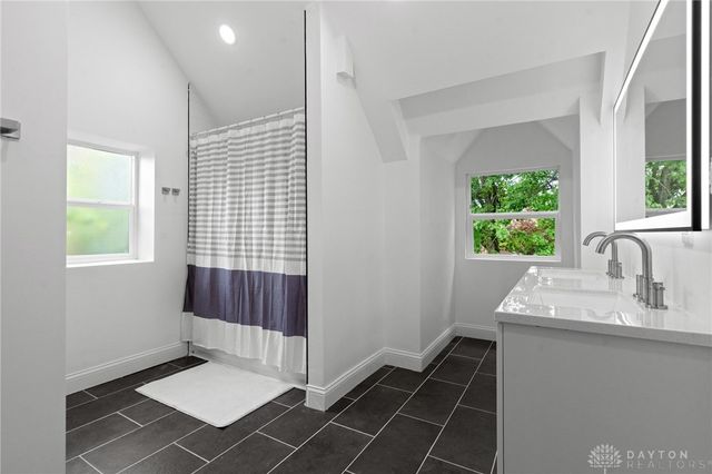 407 Dellwood Avenue, Oakwood, OH 45419