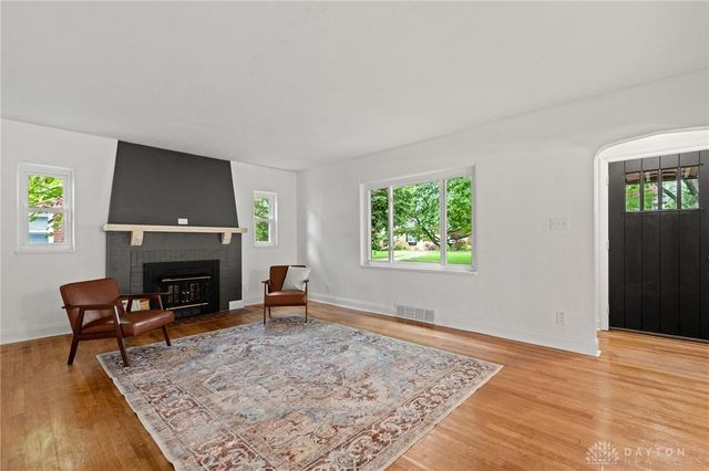 407 Dellwood Avenue, Oakwood, OH 45419