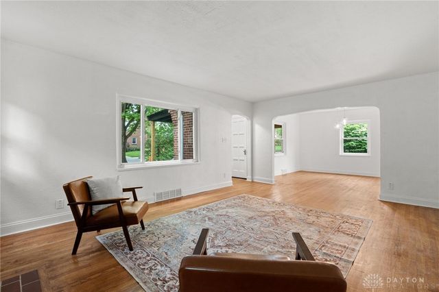 407 Dellwood Avenue, Oakwood, OH 45419