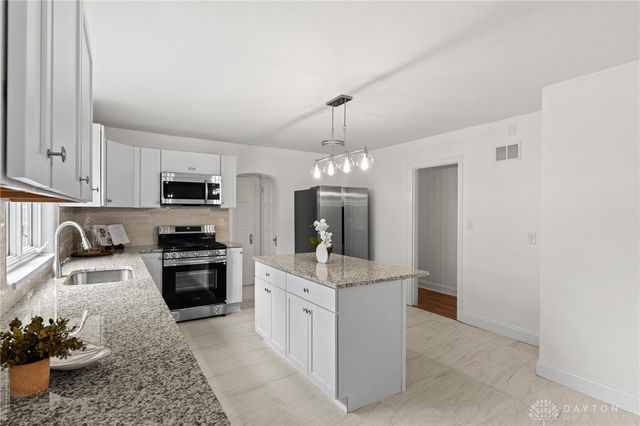 407 Dellwood Avenue, Oakwood, OH 45419