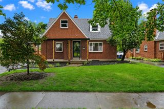 407 Dellwood Avenue, Oakwood, OH 45419