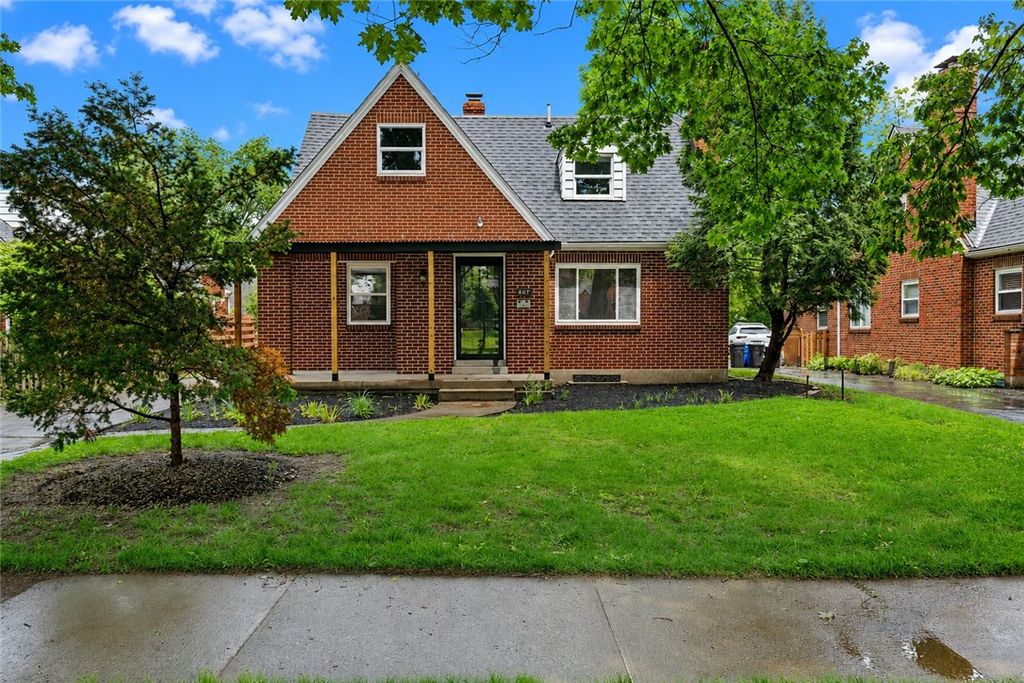 407 Dellwood Avenue, Oakwood, OH 45419