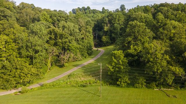 3807 Bear Creek Rd, Thompsons Station, TN 37179