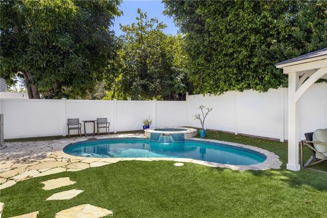 11610 Chiquita Street, Studio City, CA 91604