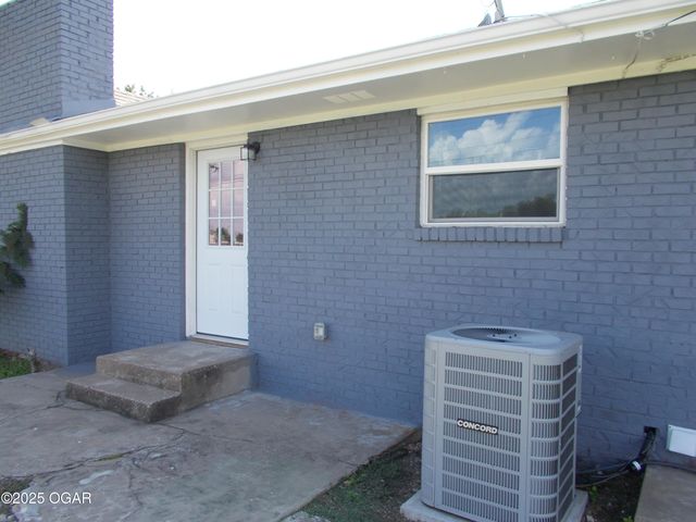 2705 S Michigan Avenue, Joplin, MO 64804