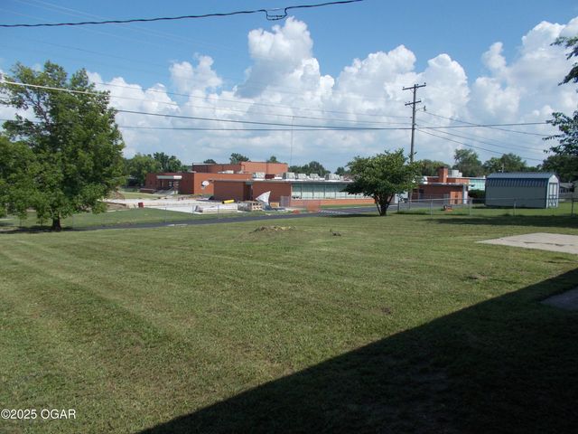 2705 S Michigan Avenue, Joplin, MO 64804