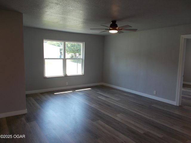 2705 S Michigan Avenue, Joplin, MO 64804