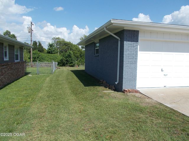 2705 S Michigan Avenue, Joplin, MO 64804