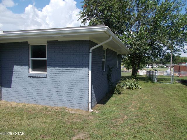 2705 S Michigan Avenue, Joplin, MO 64804