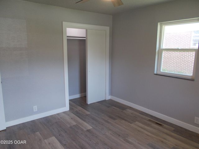 2705 S Michigan Avenue, Joplin, MO 64804