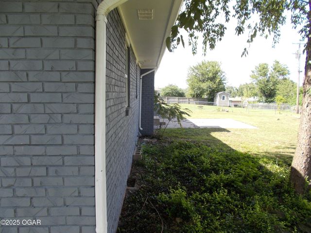 2705 S Michigan Avenue, Joplin, MO 64804