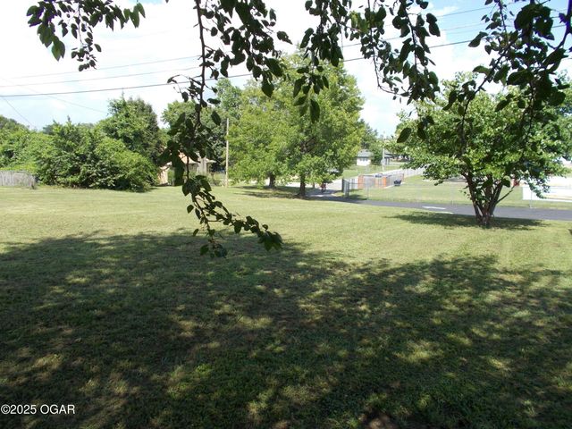 2705 S Michigan Avenue, Joplin, MO 64804