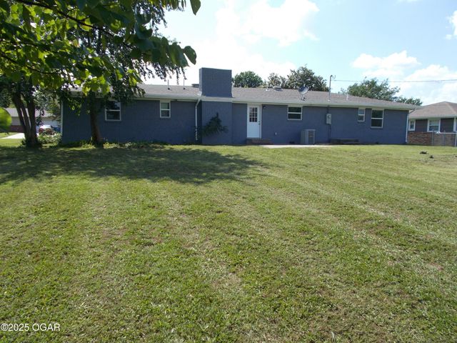 2705 S Michigan Avenue, Joplin, MO 64804