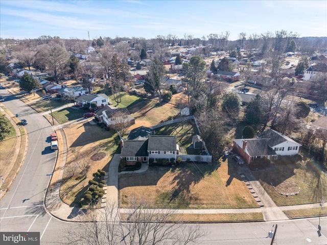 5211 INVERCHAPEL RD, Springfield, VA 22151