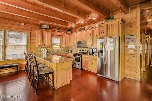 948 Black Bear Cub Way, Sevierville, TN 37862