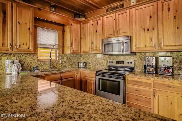 948 Black Bear Cub Way, Sevierville, TN 37862