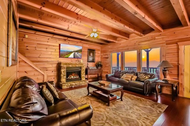 948 Black Bear Cub Way, Sevierville, TN 37862