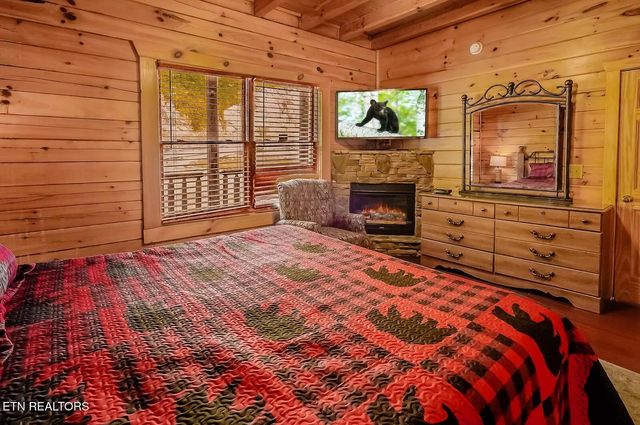 948 Black Bear Cub Way, Sevierville, TN 37862