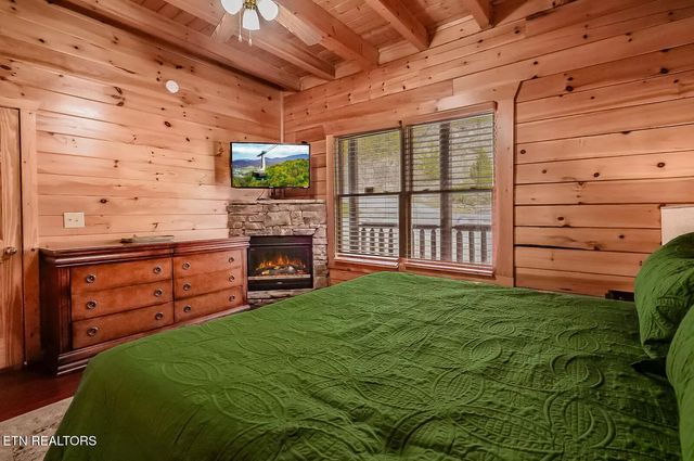 948 Black Bear Cub Way, Sevierville, TN 37862