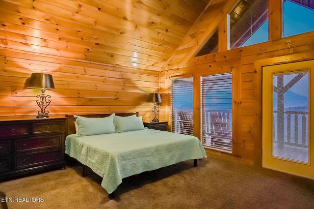 948 Black Bear Cub Way, Sevierville, TN 37862