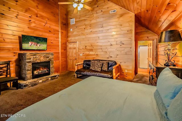 948 Black Bear Cub Way, Sevierville, TN 37862