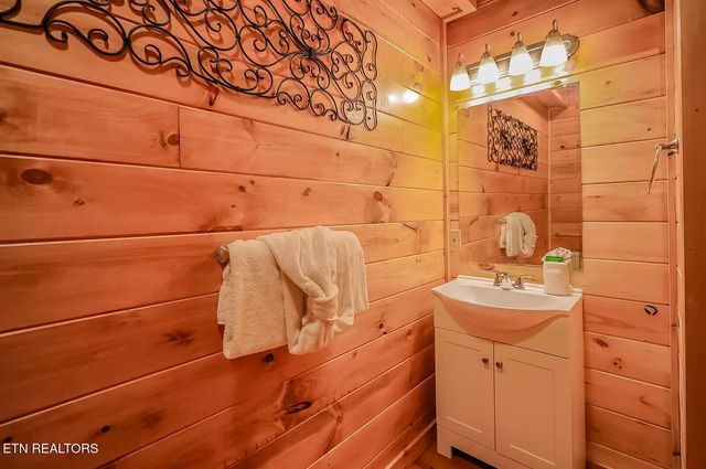 948 Black Bear Cub Way, Sevierville, TN 37862