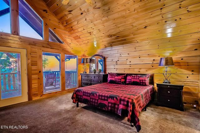 948 Black Bear Cub Way, Sevierville, TN 37862