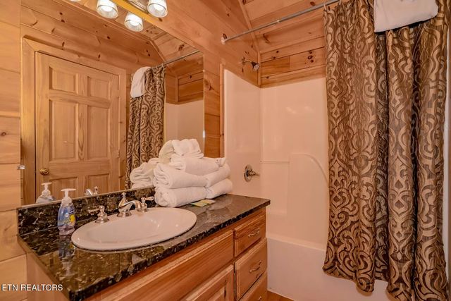 948 Black Bear Cub Way, Sevierville, TN 37862