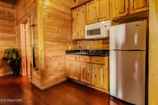 948 Black Bear Cub Way, Sevierville, TN 37862