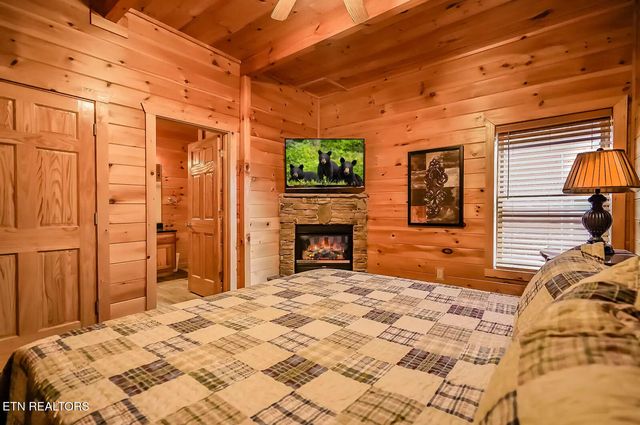 948 Black Bear Cub Way, Sevierville, TN 37862